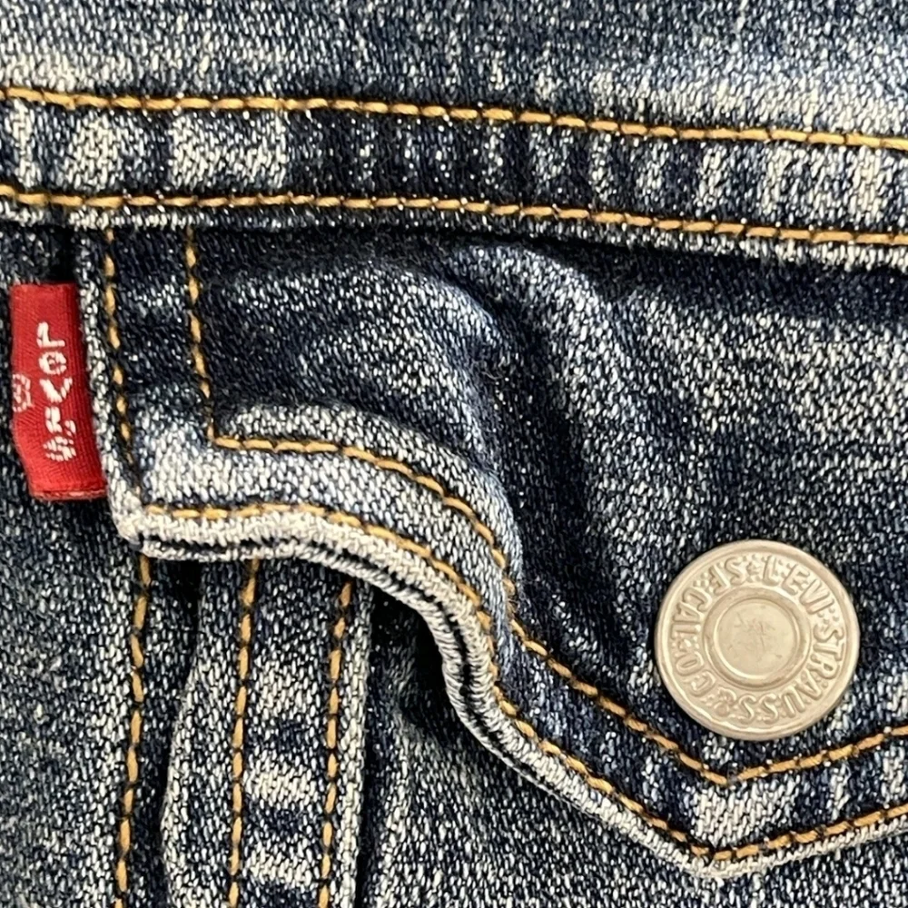 Women’s Levi’s Classic Blue Denim Jacket – Size Small - Picture 3 of 7